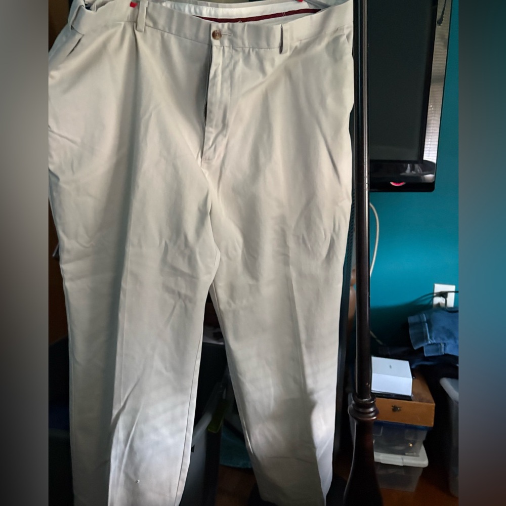 Men's Classic Khaki Chinos